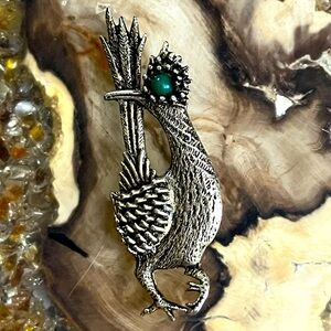 Roadrunner Gold Green Stone Eye Brooch Vintage 50’s